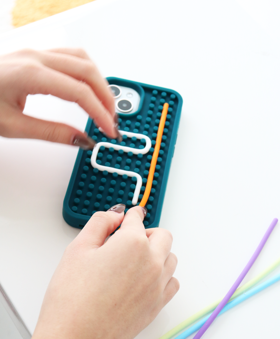 ラインアート ドットシリコンケース iPhoneケース